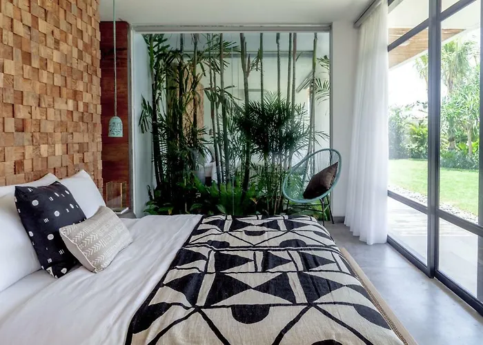 Nonnavana - 12-minute Walk To Batu Bolong Villa